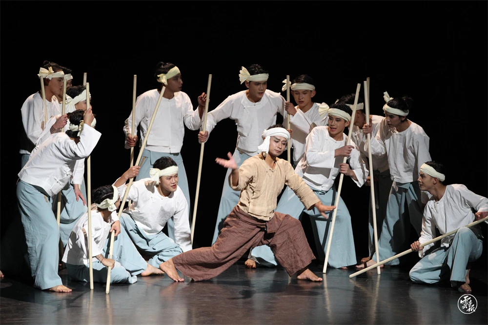 原创民族舞剧《勐相耿欢·傣拳师》在昆首演-FZ100227498823.jpg