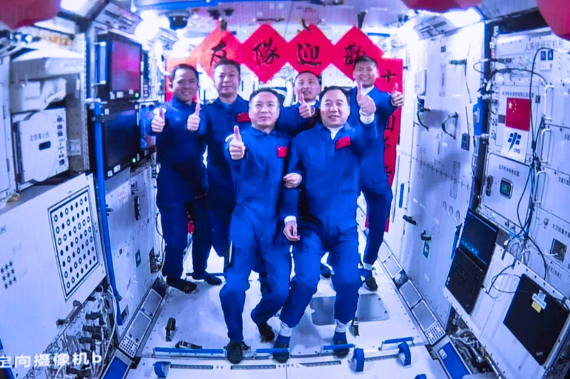 登高壮观天地间——以习近平同志为核心的党中央引领全面建设社会主义现代化国家迈上新征程