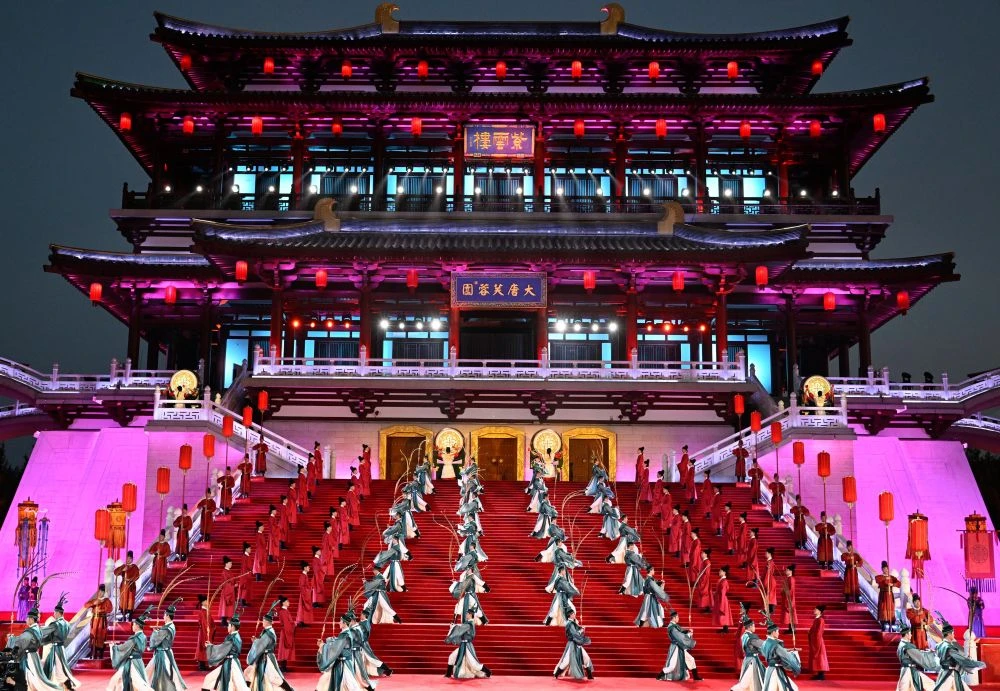 登高壮观天地间——以习近平同志为核心的党中央引领全面建设社会主义现代化国家迈上新征程
