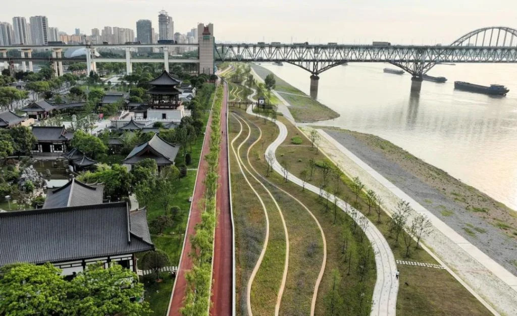 新华述评｜以人民为中心推动文化建设——深入学习贯彻习近平文化思想系列述评之八