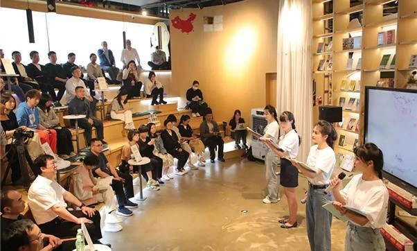 以书为媒 以读促廉 让廉洁之花在书香中绽放