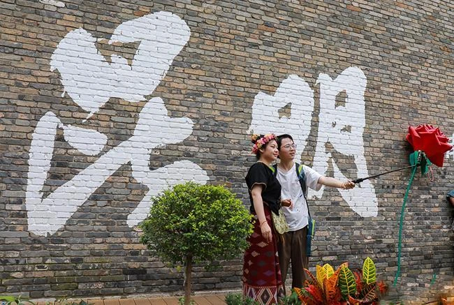 昆明：“双节”假期旅游人气旺
