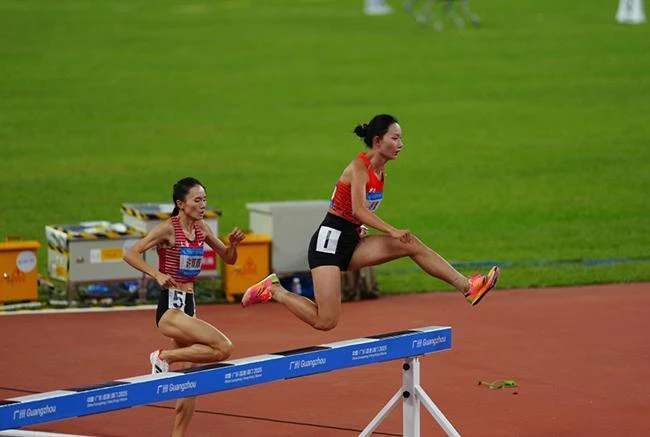 【“十五运”滇将人物】追风姑娘罗霞：一条跑道、一颗初心、一金一银