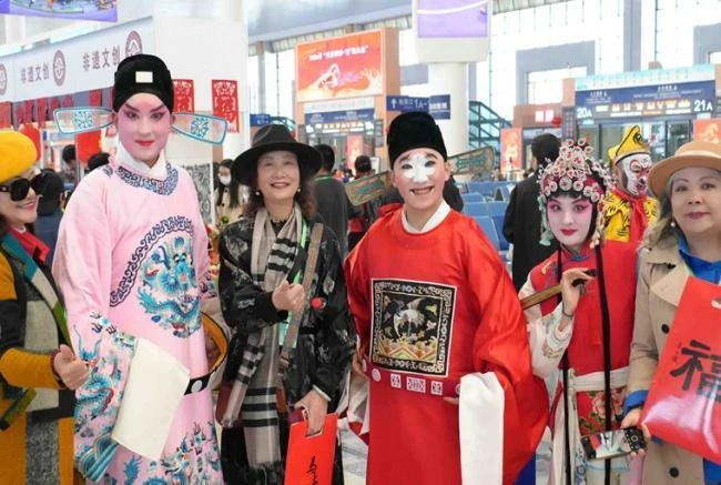 乘滇韵列车，赴新春之约！云南铁路新型公共文化空间启幕