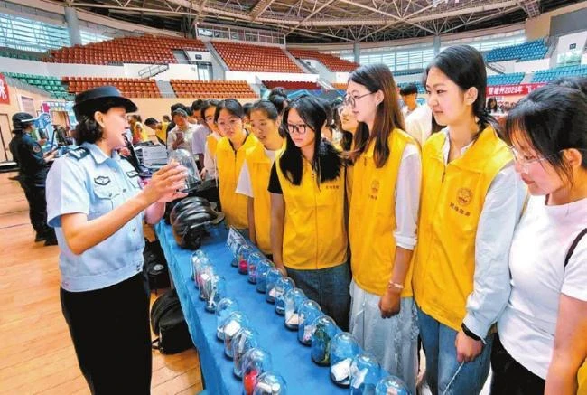 云南省各地举行国际禁毒日主题宣传活动