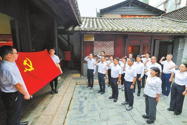 寻访建党旧址　感悟革命精神