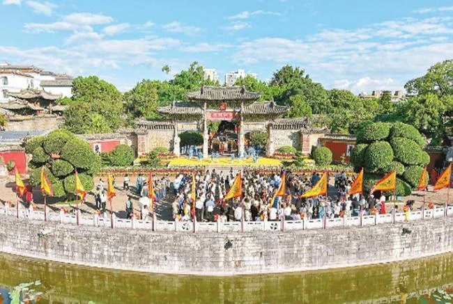 建水：文庙中习礼 古殿前修身