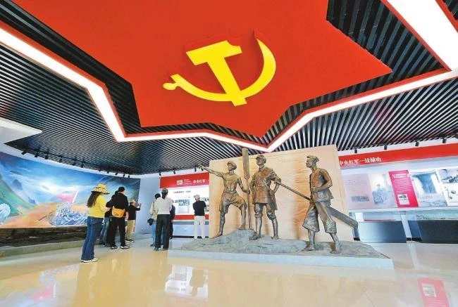 禄劝：红脉绵延 绿业勃兴